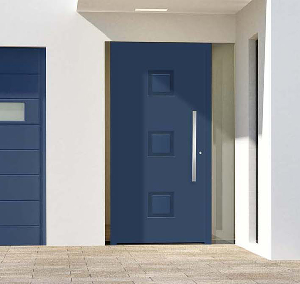 Photo d'ambiance d'une porte d'entrée aluminium zoé couleur bleue, vue de l'extérieur d'une maison moderne avec porte de garage bleue assortie.