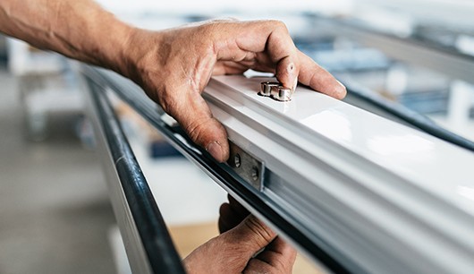 collaborateur usine de fabrication fenetres et portes pvc francais