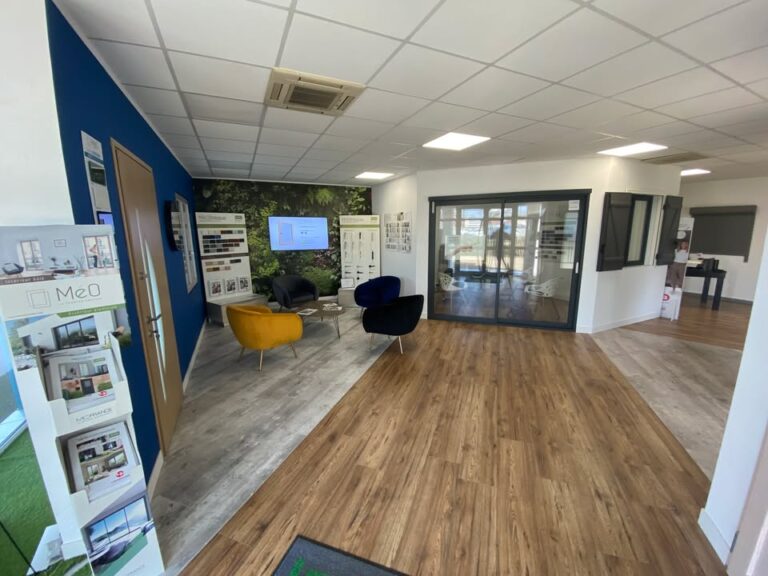 Showroom de L et M Menuisiers fenêtres et portes à Mont de Marsan dans les Landes