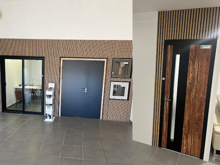 Shworoom de la menuiserie Menuisia fenêtres et portes à La Crau dans le Var