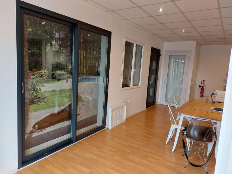 showroom de L'isola Fresnes fenêtres et portes dans le Val de Marne