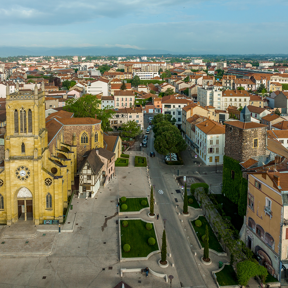 Vue du centre ville de Roanne dans la Loire zone d'intervention de la menuiserie Lassaigne pour vos projets fenêtres et portes