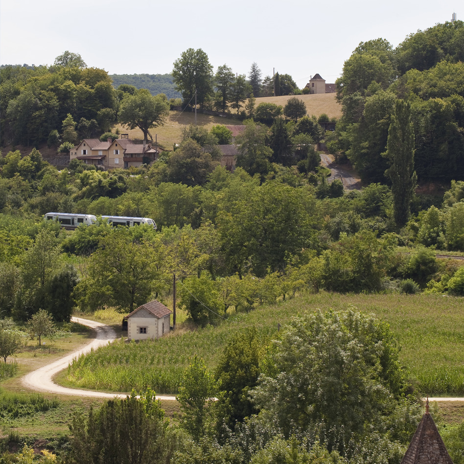 Vue de la vallée de Vézère en Dordogne zone d'intervention de la menuiserie Lapouge fenêtres et portes