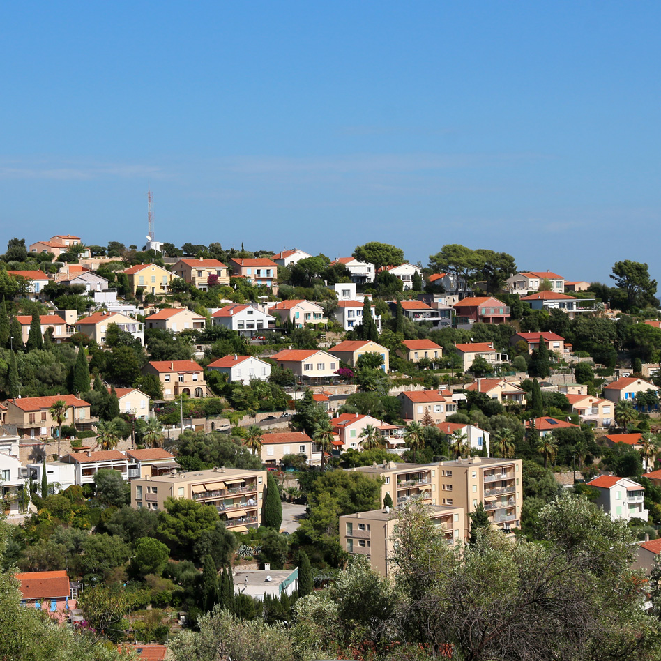 vue d'une zone résidentiel Hyères zone d'intervention de la menuiserie Menuisia fenêtres et portes à La Crau dans le Var